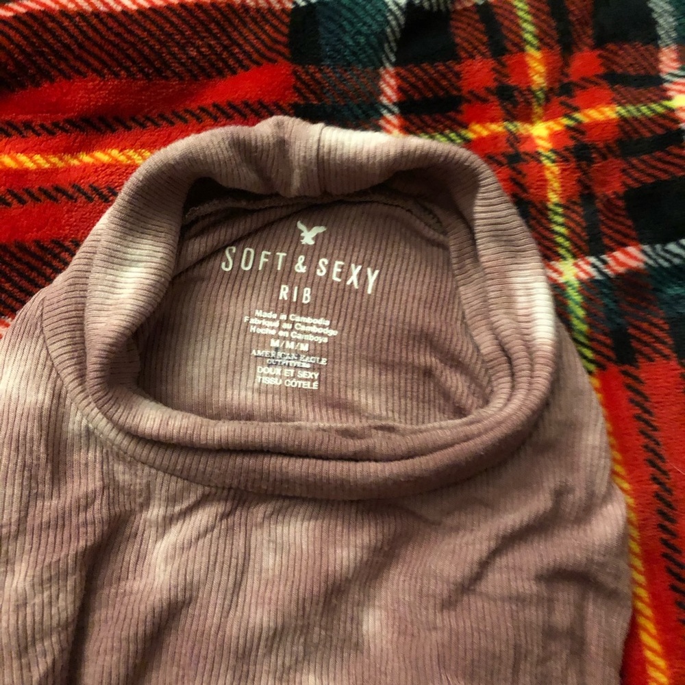 Turtle neck American eagle shirt
